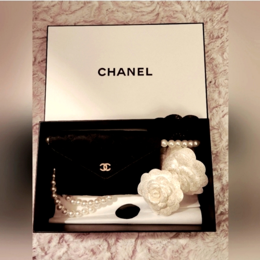 5️⃣0️⃣0️⃣ CHANEL Micro Purse/ Pearl Coin Purse - Picture 8 of 16